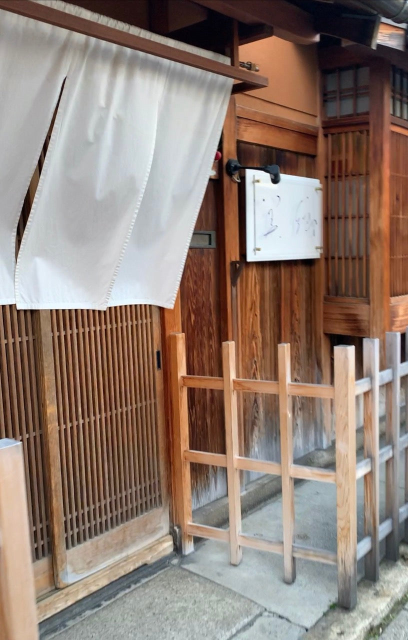Moss gardens, craft and markets in Kyoto